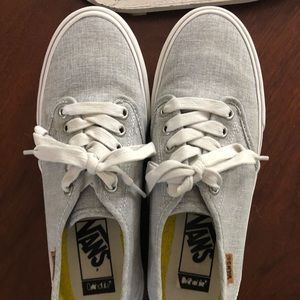 Womens Vans tie shoes